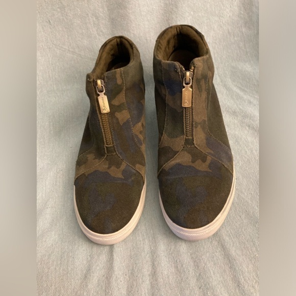Blondo Glenda Suede Waterproof Wedge Sneakers in Green Camo - Picture 1 of 12
